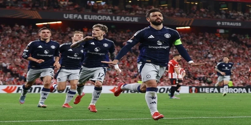 Tuyến giữa MU thi đấu vượt trội